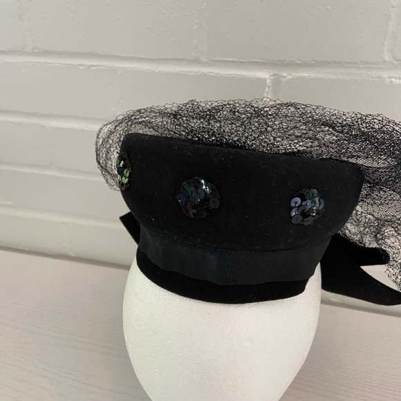 Womens Classic Vintage Elegant Black Veiled With Pearl Pin Church Fascinator Hat - Picture 8 of 10